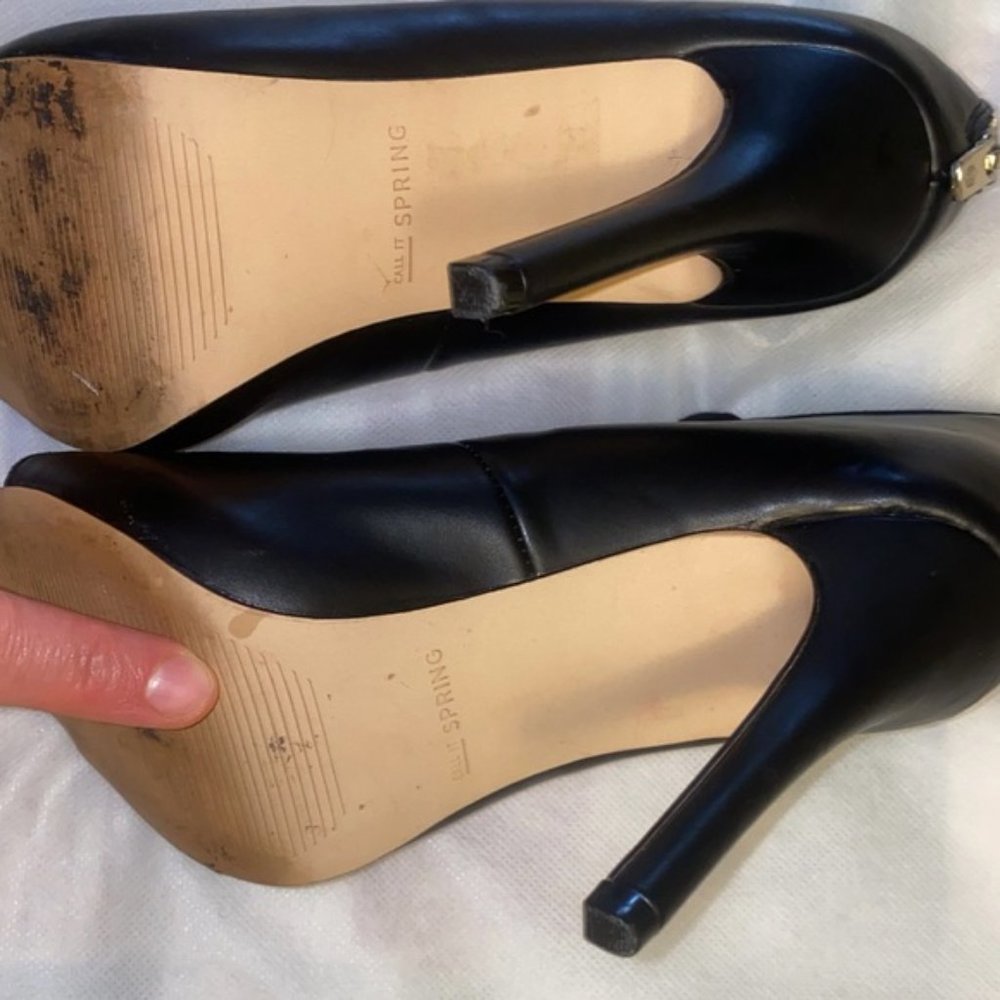 Faux leather black heels ?? for ladies - Picture 5 of 6